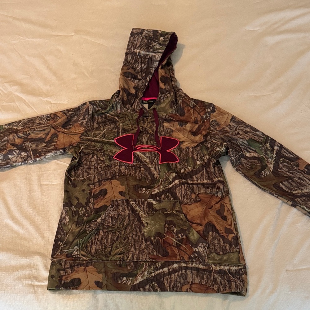 Under Armour Mossy Oak Camo Hoodie with Pink Logo. Size small